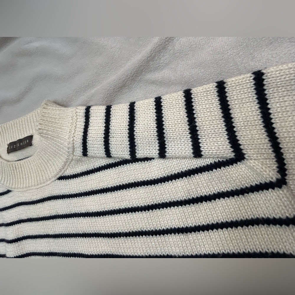Women’s cropped black and cream sweater. - Picture 4 of 10